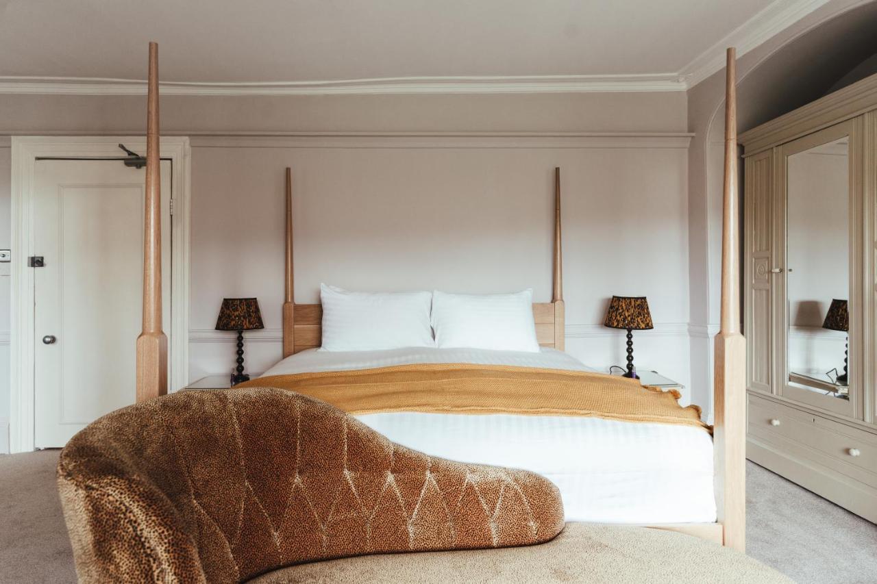 The Falcon Inn 4*